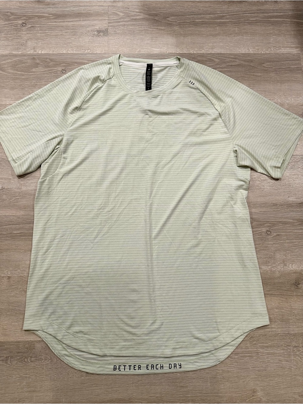 B59 NWOT Lululemon Shirt Mens XL Green Drysense LTT Training Crew Scoop Hem